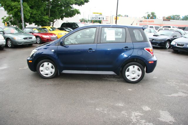 Scion xA 2005 photo 4