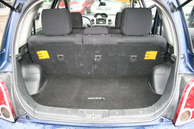 Scion xA 2005 photo 5