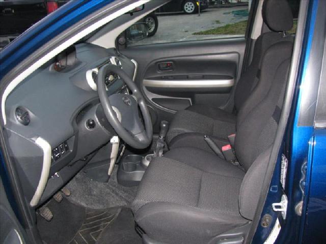 Scion xA 2005 photo 3