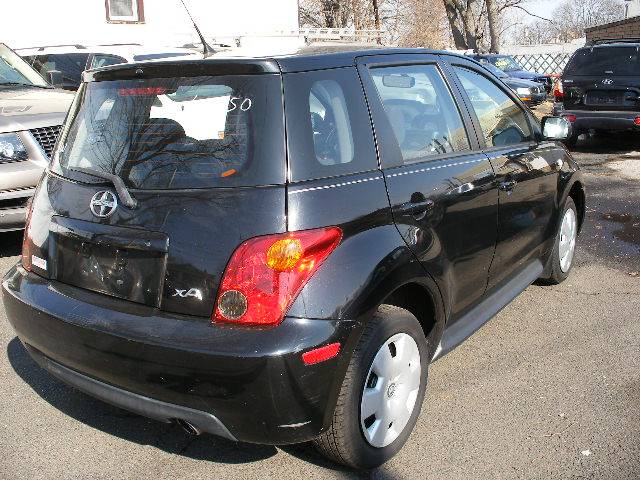 Scion xA 2005 photo 3