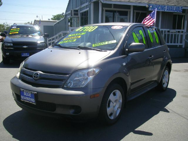 Scion xA 2005 photo 4