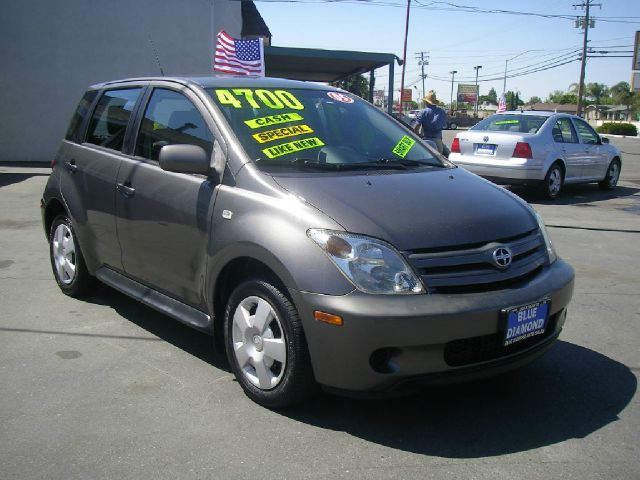 Scion xA 2005 photo 5