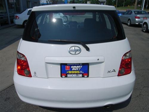 Scion xA 2006 photo 2