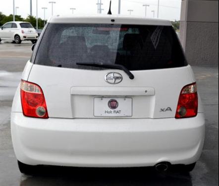 Scion xA 2006 photo 2