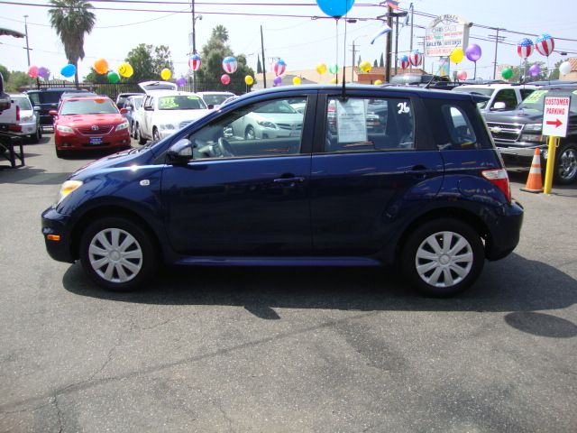 Scion xA 2006 photo 1