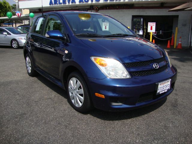 Scion xA 2006 photo 3