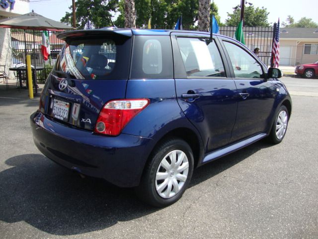 Scion xA 2006 photo 8