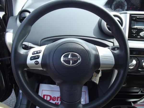 Scion xA 2006 photo 7