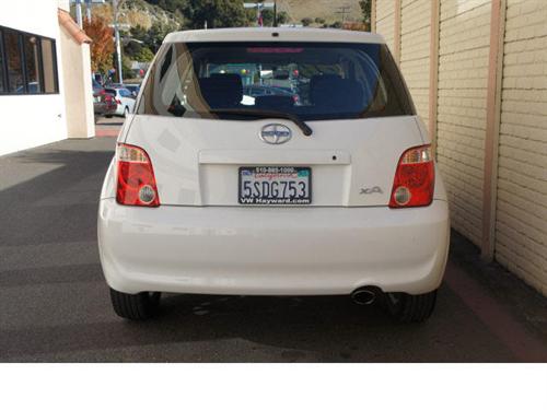 Scion xA 2006 photo 1