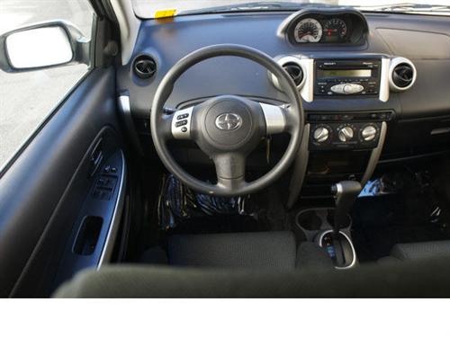 Scion xA 2006 photo 2