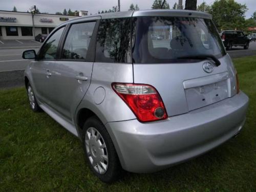 Scion xA 2006 photo 2