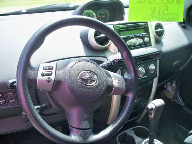 Scion xA 2006 photo 10