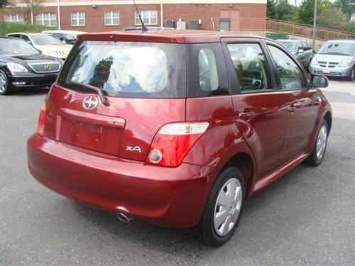 Scion xA 2006 photo 1