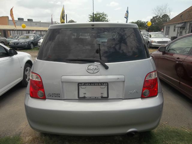 Scion xA 2006 photo 1