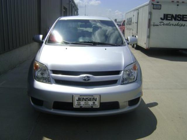 Scion xA 2006 photo 1