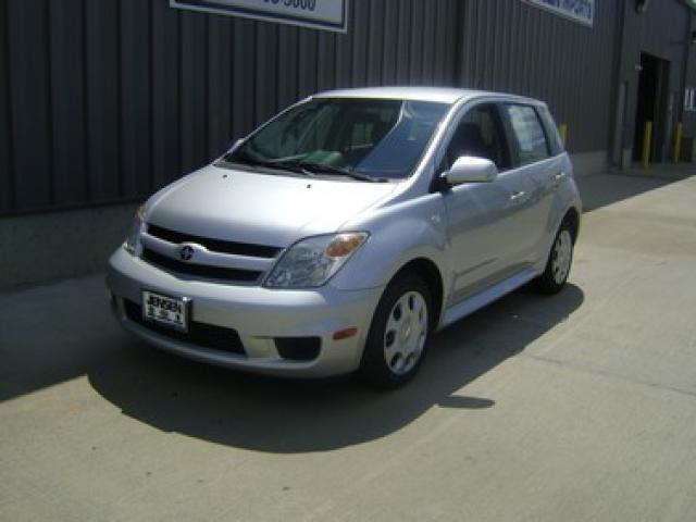 Scion xA 2006 photo 2