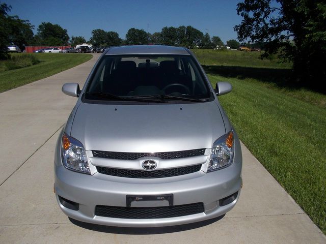 Scion xA 2006 photo 1