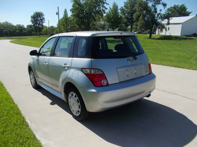 Scion xA 2006 photo 12