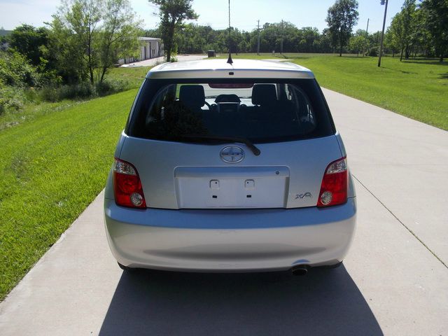 Scion xA 2006 photo 2