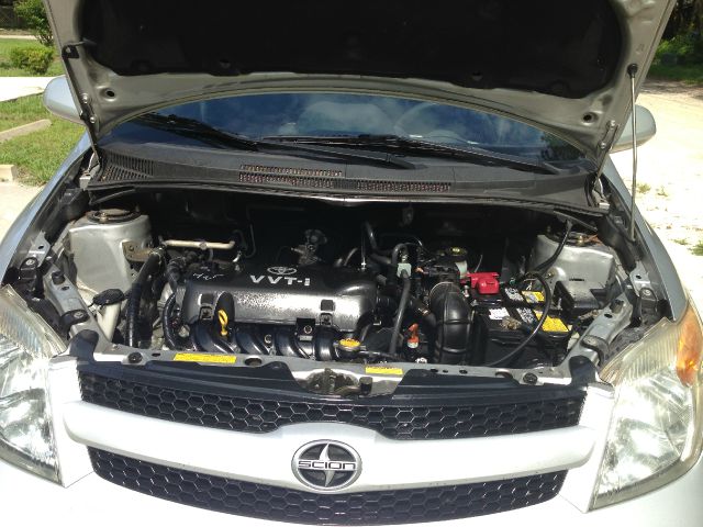 Scion xA 2006 photo 6