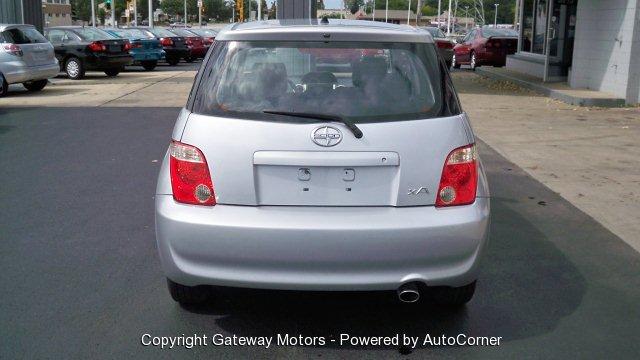 Scion xA 2006 photo 3