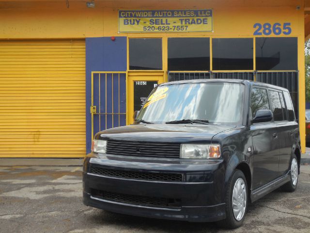 Scion xB 2004 photo 1