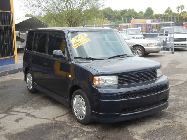 Scion xB 2004 photo 2