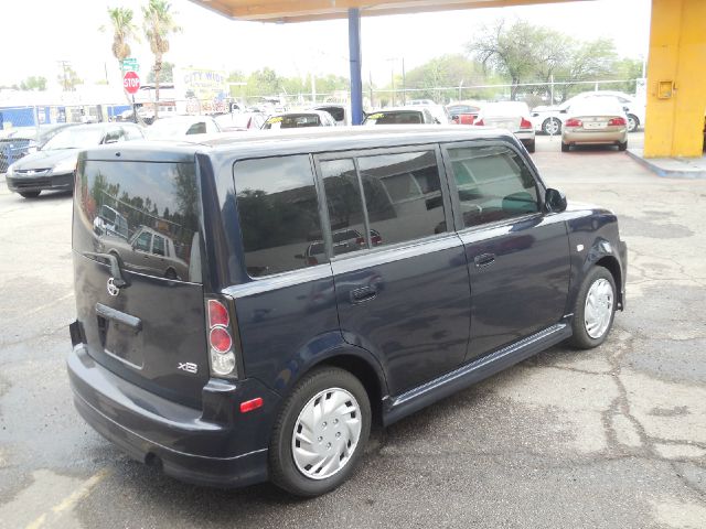 Scion xB 2004 photo 4