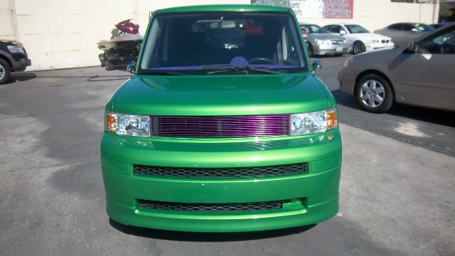 Scion xB 2004 photo 3