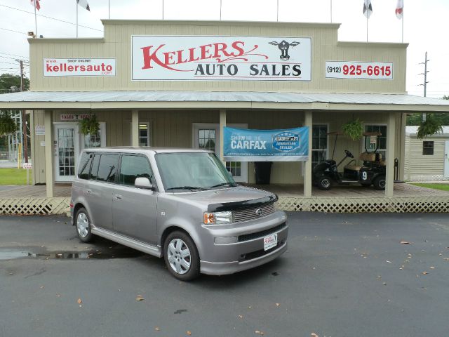 Scion xB 2004 photo 1