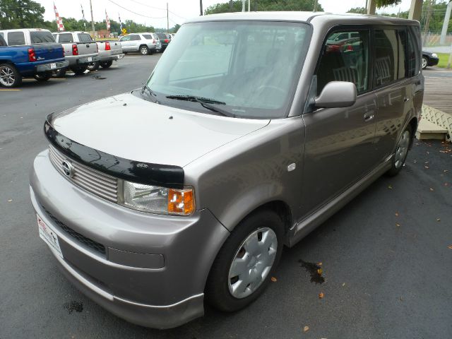 Scion xB 2004 photo 4