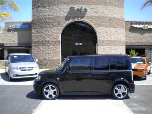 Scion xB 2004 photo 1