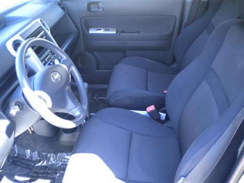 Scion xB 2004 photo 2