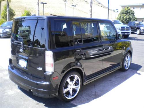 Scion xB 2004 photo 3