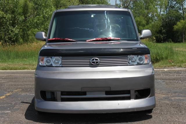 Scion xB 2004 photo 1