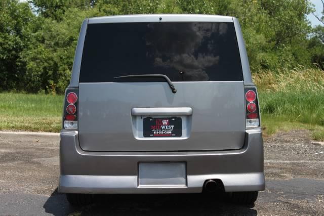 Scion xB 2004 photo 5