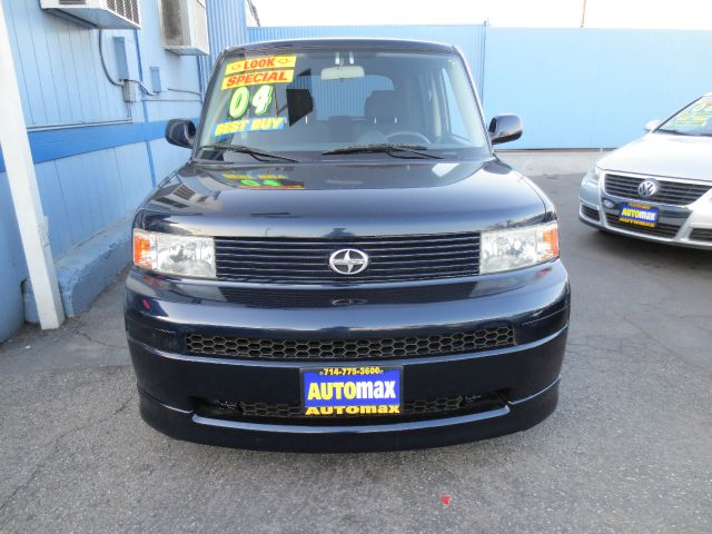 Scion xB 2004 photo 2