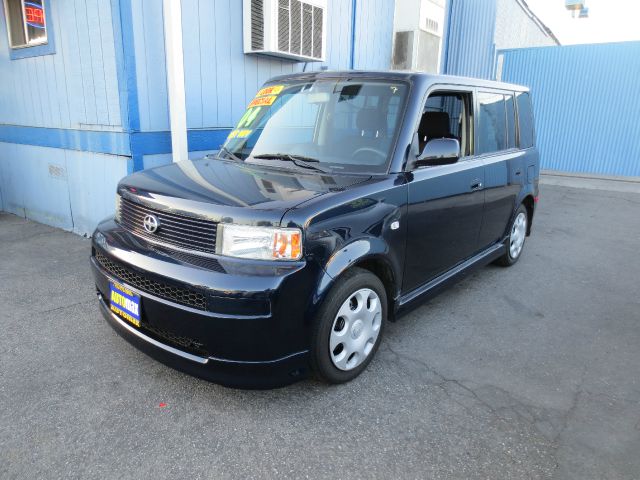 Scion xB 2004 photo 3