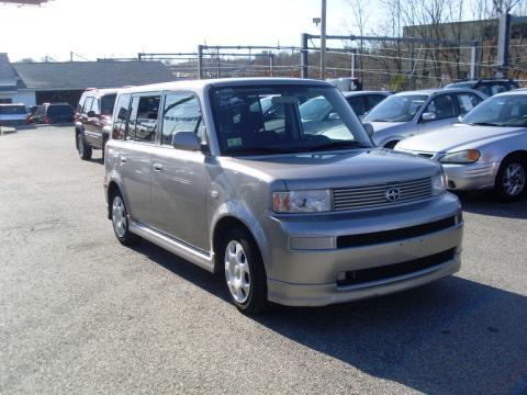 Scion xB 2004 photo 1