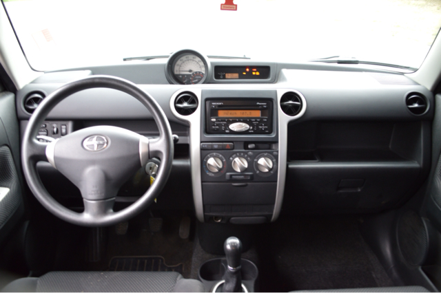 Scion xB 2005 photo 1