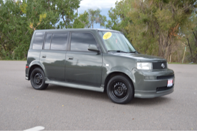 Scion xB 2005 photo 2