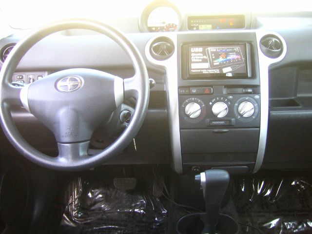 Scion xB 2005 photo 10