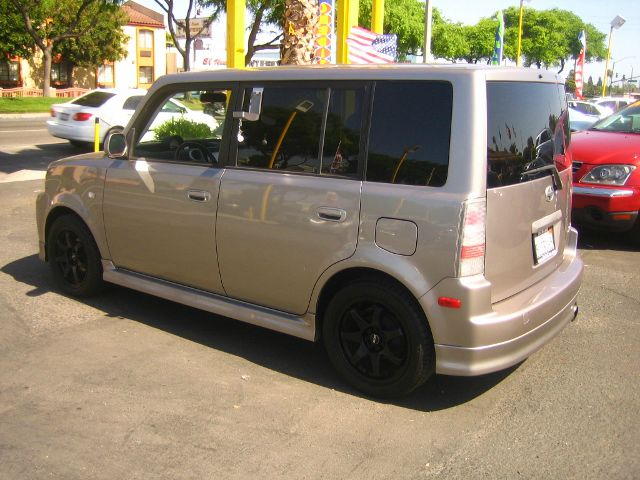 Scion xB 2005 photo 5