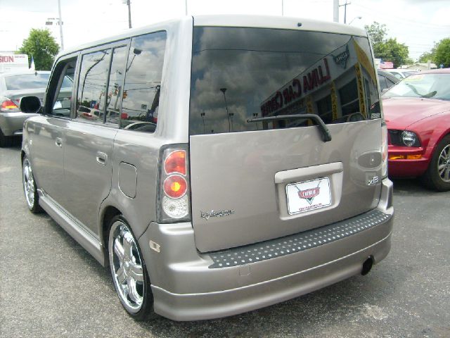 Scion xB 2005 photo 1