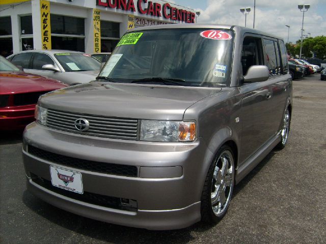 Scion xB 2005 photo 4