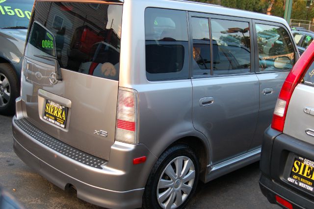 Scion xB 2005 photo 1