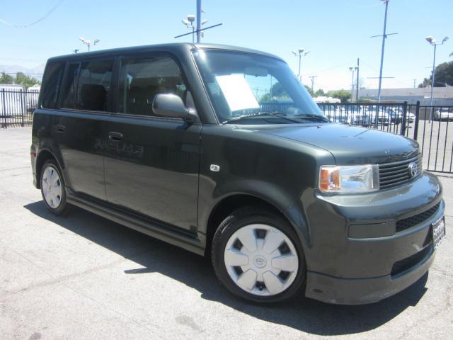 Scion xB 2005 photo 3