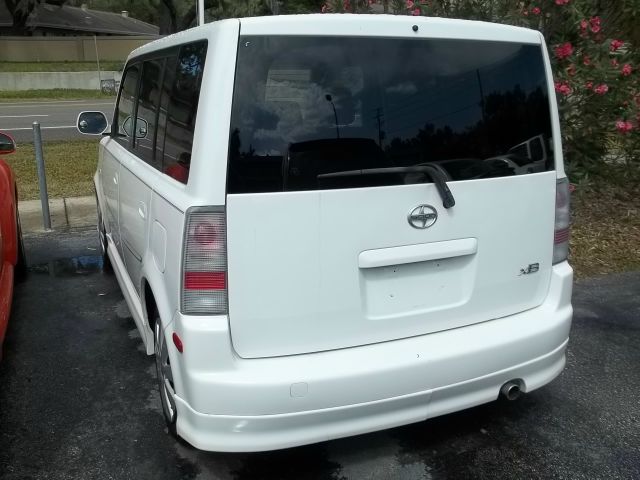 Scion xB 2005 photo 11