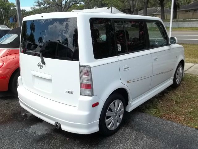 Scion xB 2005 photo 13