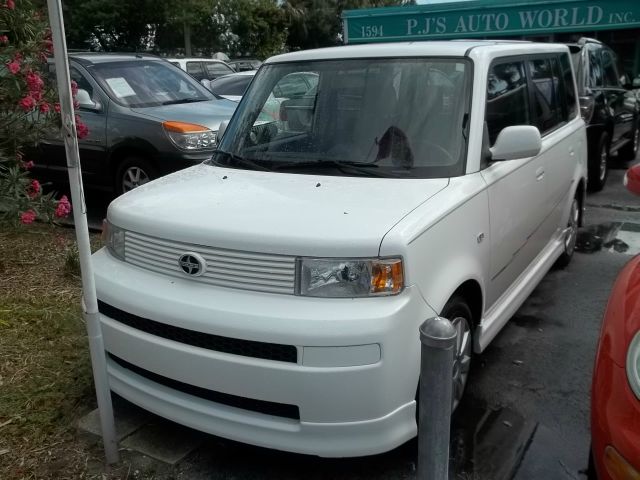 Scion xB 2005 photo 4